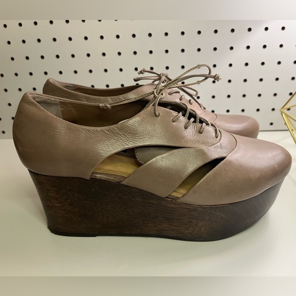 Schultz Taupe Cut Out Wooden Wedge Platform Lace Up Shoes Size 8.5B Boho Mod - Picture 2 of 16